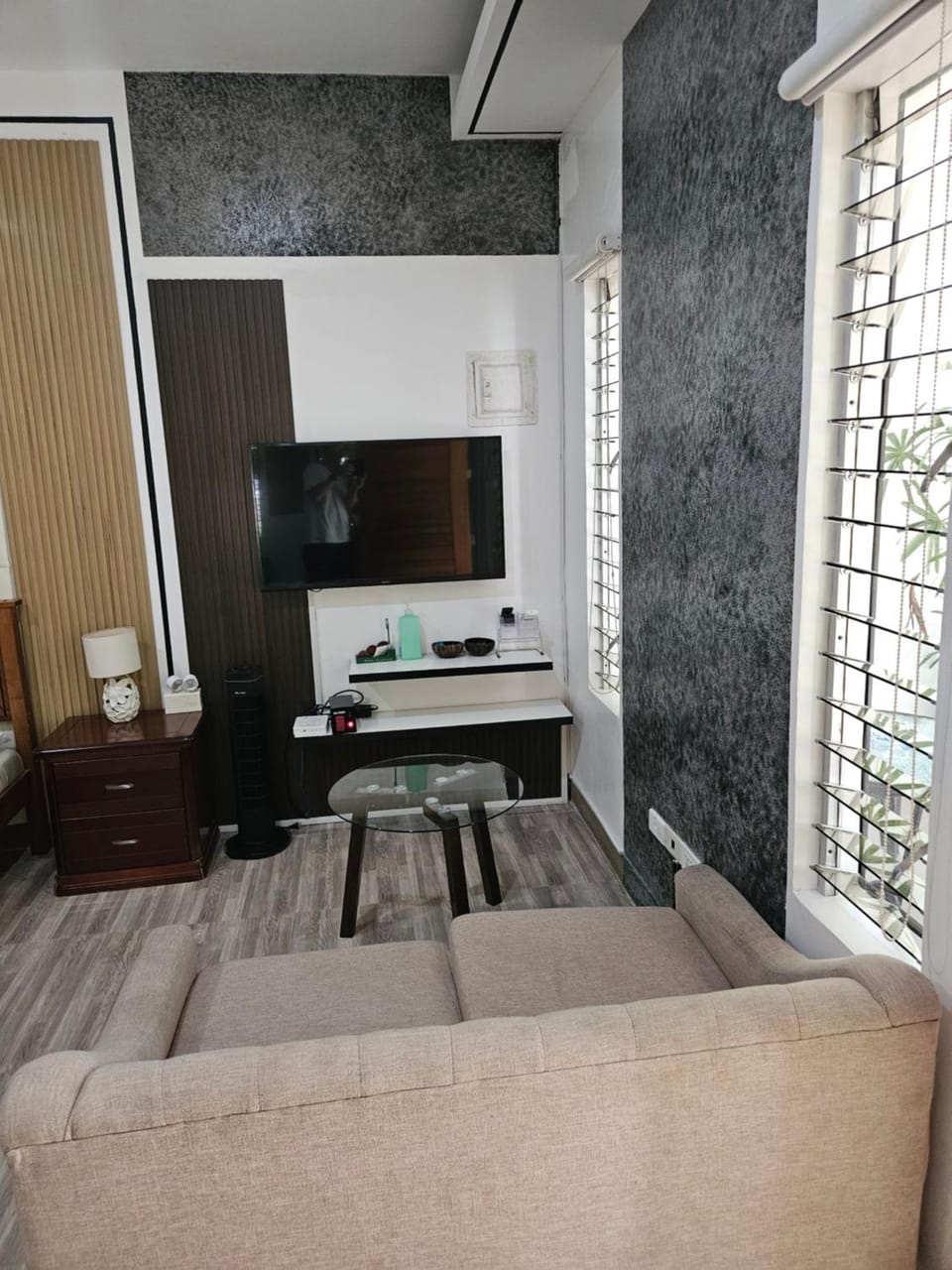 Weyh's Studio #1 by the ocean 100Mbps Bed and Breakfast in Central Visayas