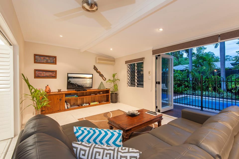 Living room, Swimming pool