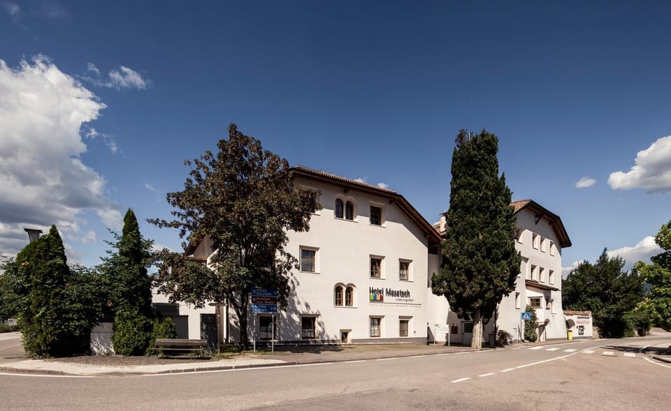 Facade/entrance