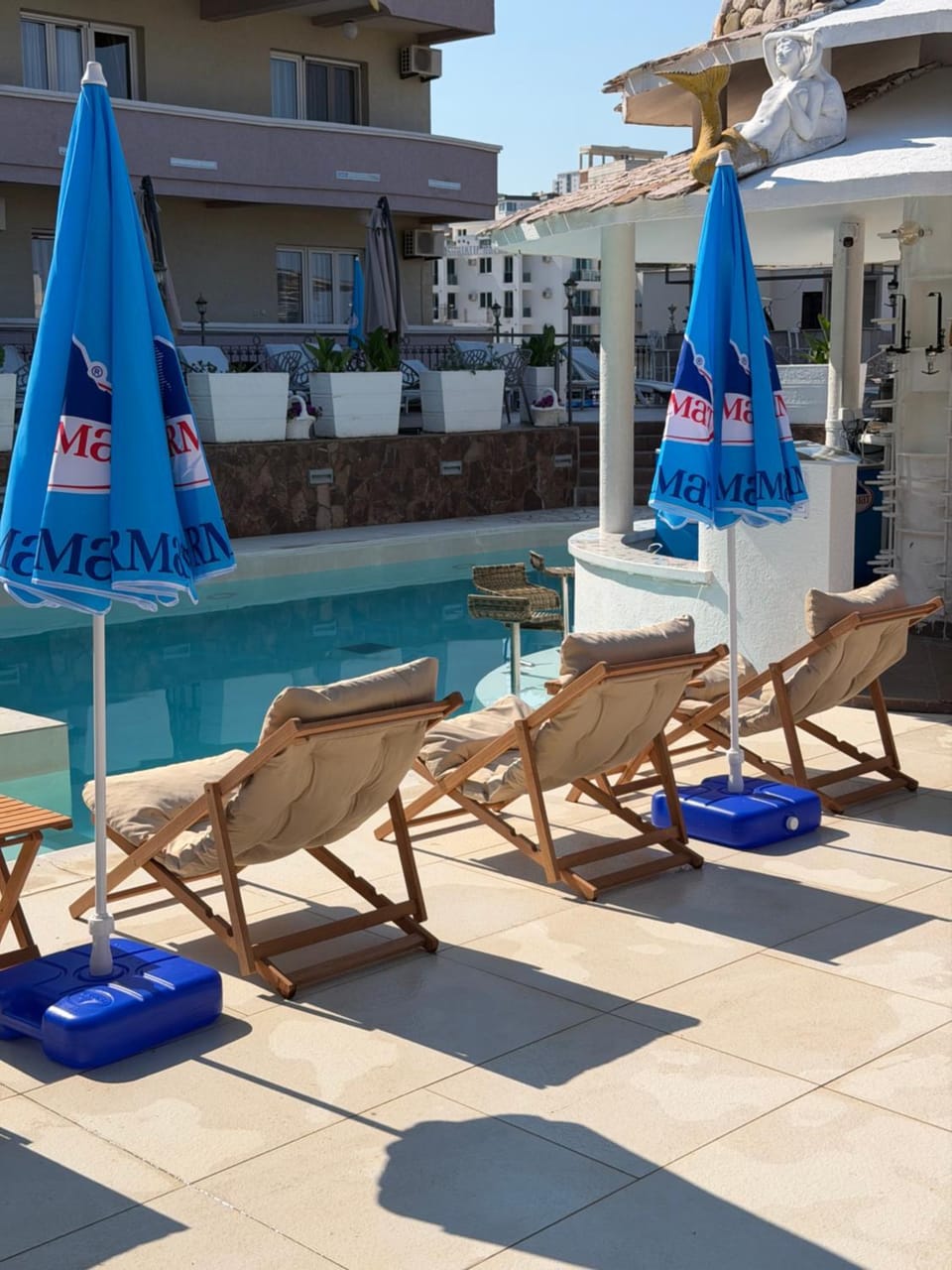 Day, Swimming pool, sunbed