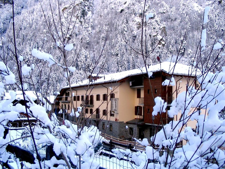 Facade/entrance, Natural landscape, Winter