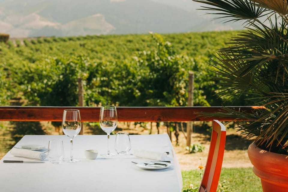 Restaurant/places to eat, Natural landscape, Dining area