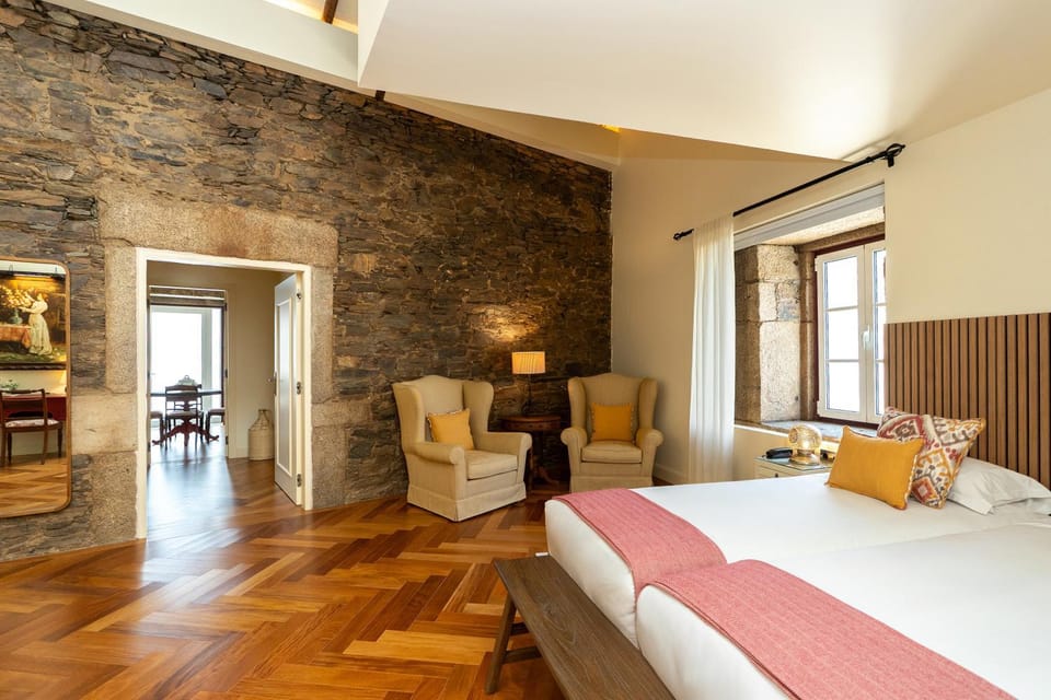 Bed, Photo of the whole room, Seating area, Bedroom