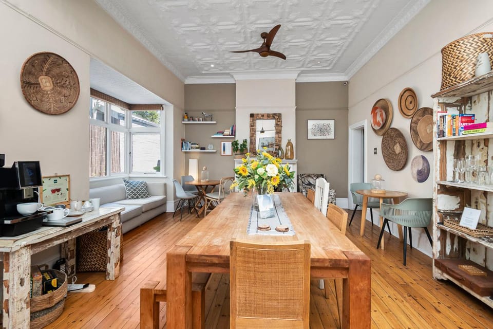 Seating area, Dining area