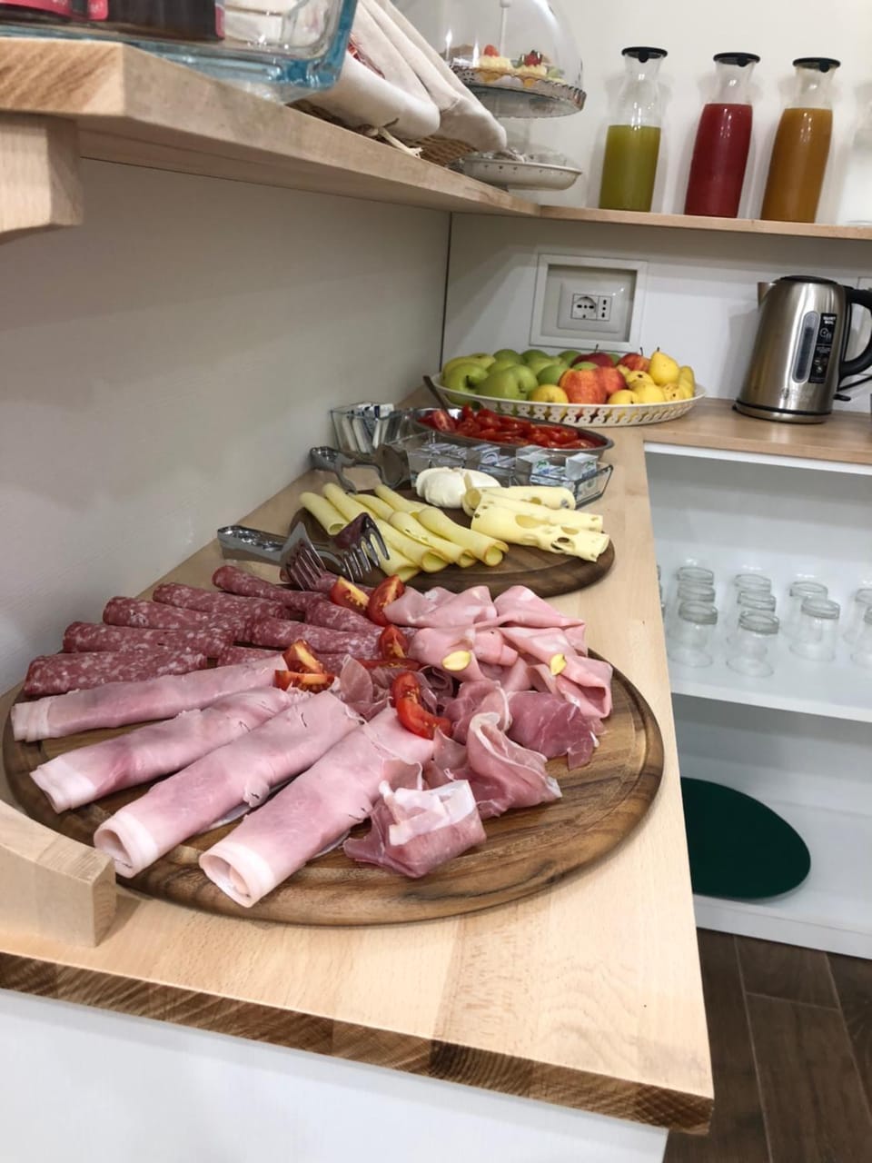 Food and drinks, Continental breakfast, Buffet breakfast
