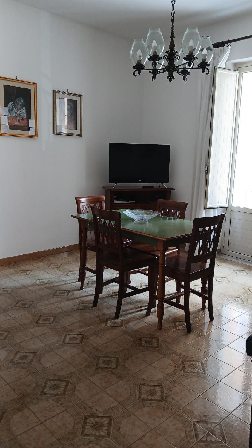 TV and multimedia, Seating area, Dining area