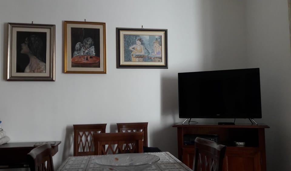 Communal lounge/ TV room, TV and multimedia, Evening entertainment