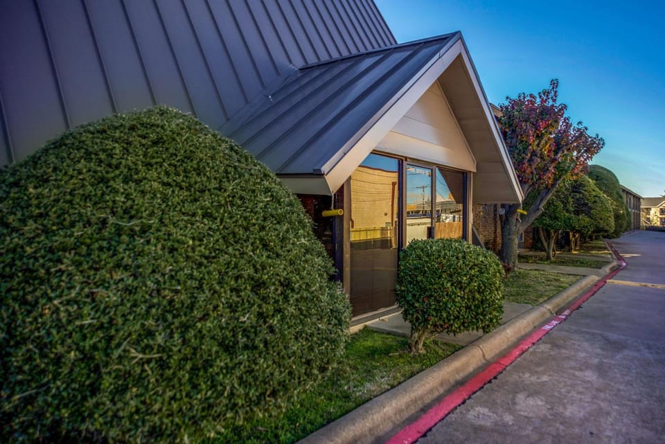 Property building, Facade/entrance, Day, On site, Time of day