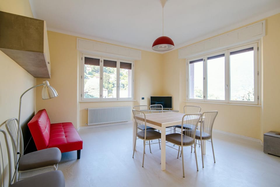 TV and multimedia, Living room, Seating area, Dining area