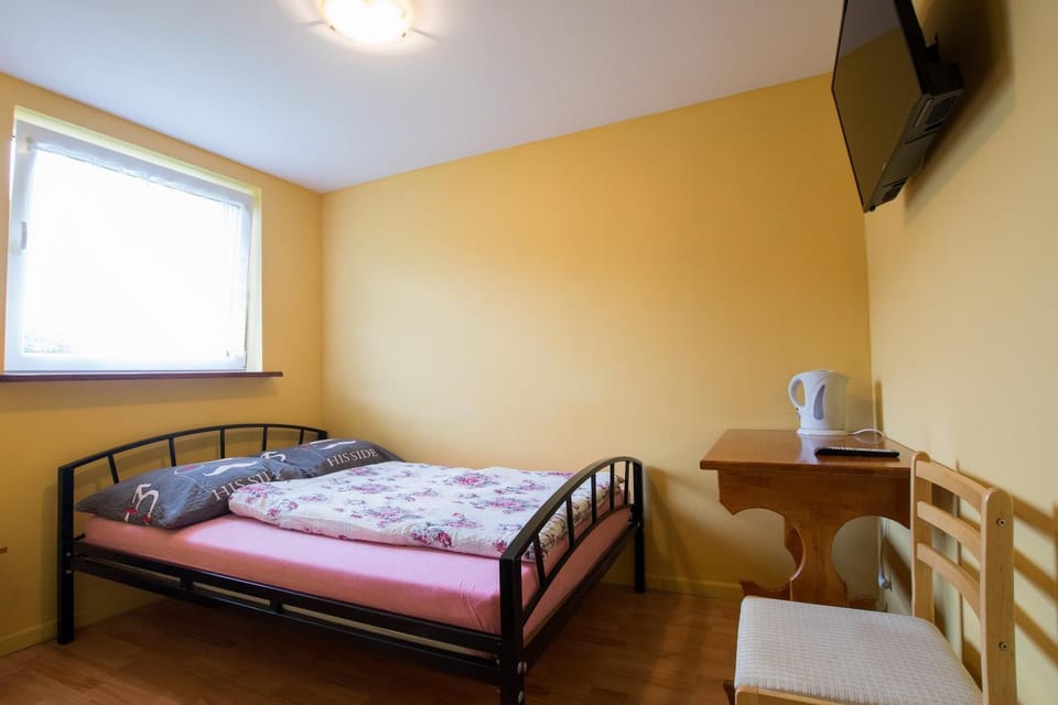 Bed, TV and multimedia, Photo of the whole room, Area and facilities
