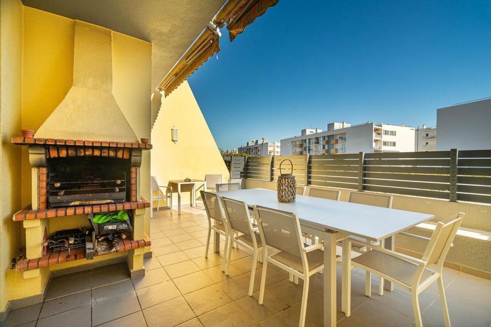 Meia Praia Terrace Apartment in Lagos