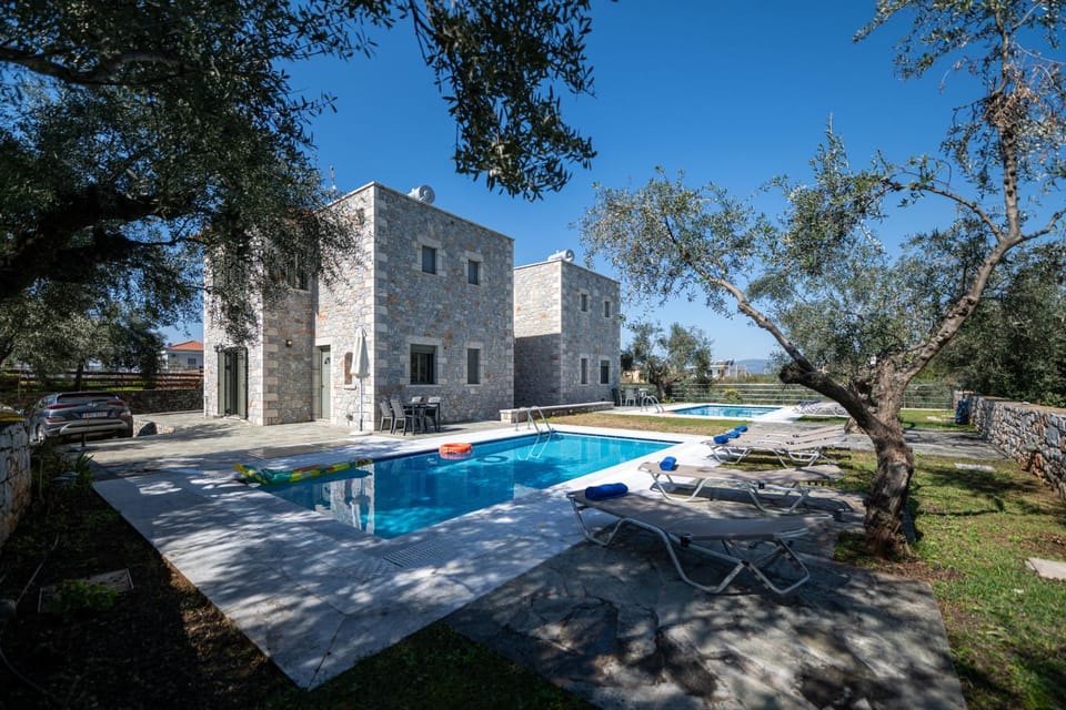 Property building, Day, Garden, Garden view, Pool view, Swimming pool, sunbed
