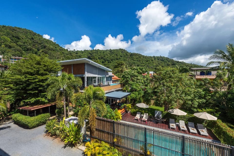 Property building, Day, Natural landscape, Garden view, Mountain view, Pool view, Swimming pool, sunbed
