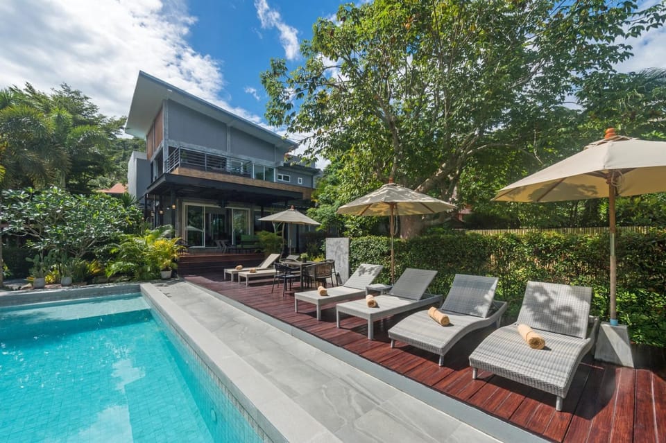 Property building, Patio, Day, Natural landscape, Garden view, Pool view, Swimming pool, sunbed