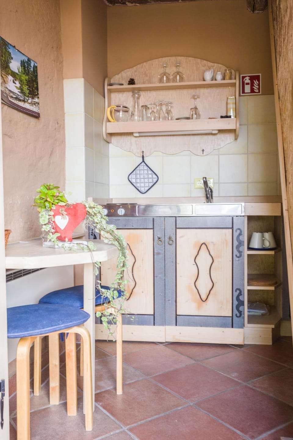 Kitchen or kitchenette, Dining area
