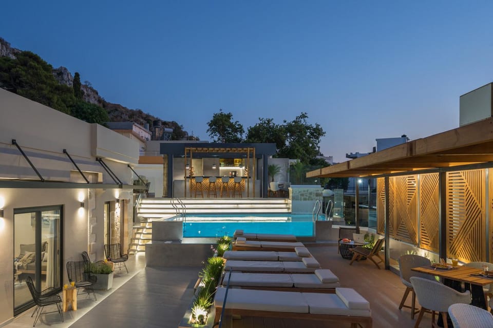 Swimming pool, Swimming pool