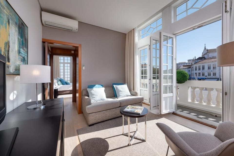 View (from property/room), Balcony/Terrace, Living room
