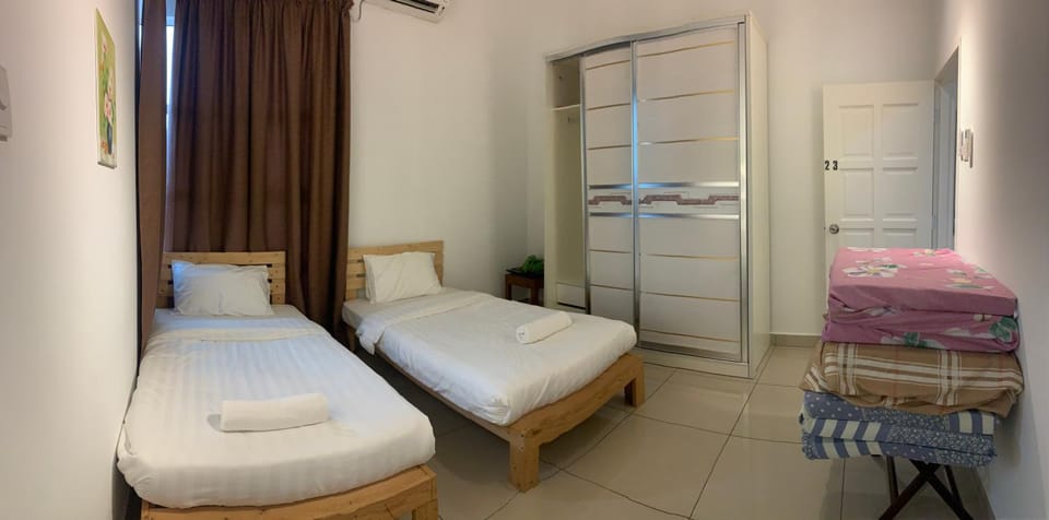 Photo of the whole room, Bedroom