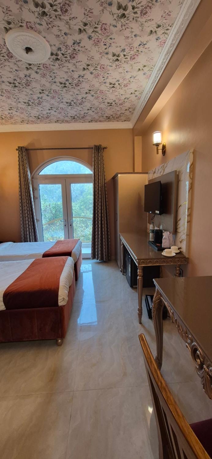 Bed, Photo of the whole room, Seating area, Bedroom, minibar