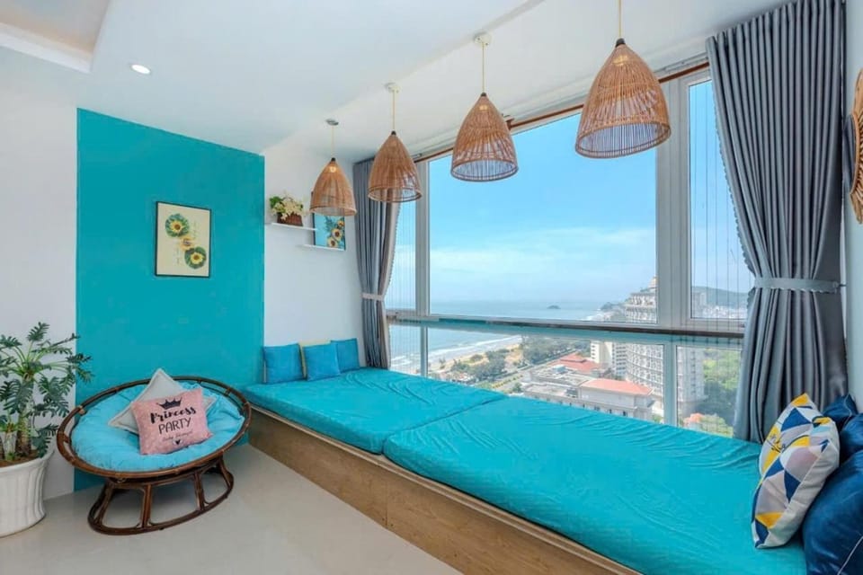Bed, Seating area