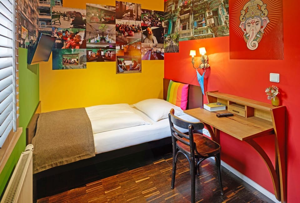 Bed, Photo of the whole room