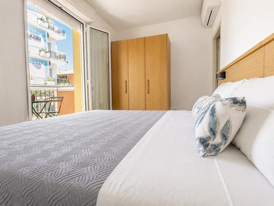 Bedroom, wardrobe