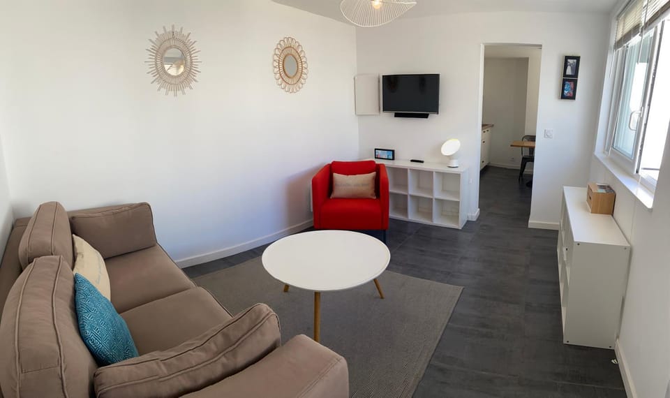 Votre mini maison en plein cœur du centre ville -terrasse - et parking privé sur place clos - draps et ménage inclus Apartment in Concarneau