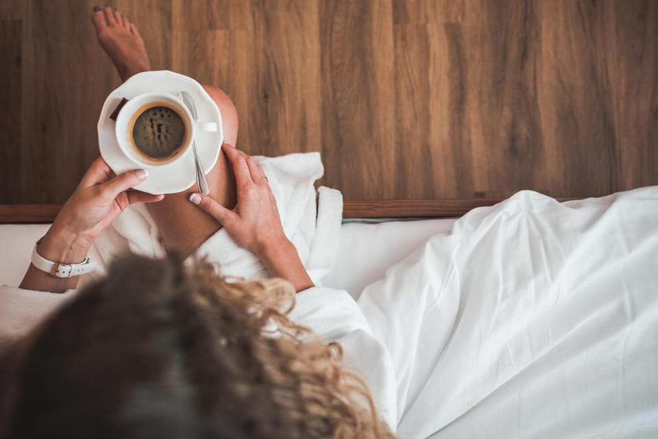 Bed, People, Photo of the whole room, Breakfast