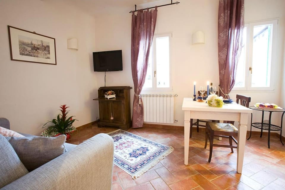 TV and multimedia, Living room, Dining area