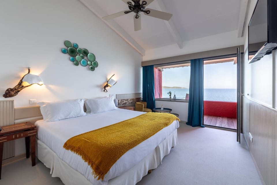 Bed, Photo of the whole room, Bedroom, Sea view