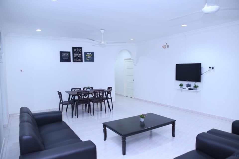 Green Dream Homestay 4 Bilik & Ruang Tamu Aircond 3 Bilik Air Wifi Netflix Kota Bharu Villa in Malaysia
