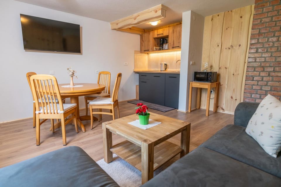 Seating area, Dining area, kitchen