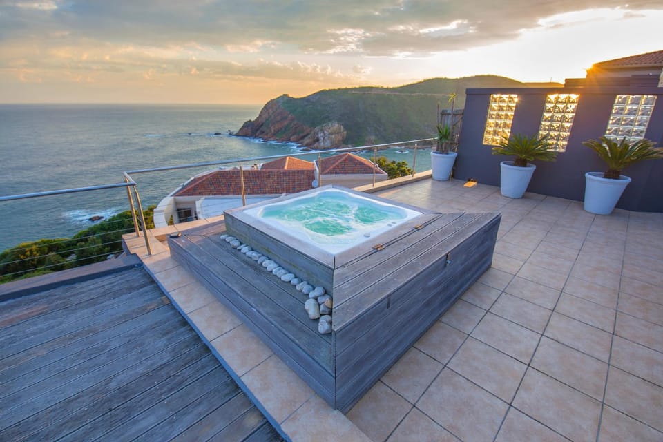 Patio, Hot Tub, Balcony/Terrace, Decorative detail, Seating area, On site, Landmark view, Mountain view, Sea view, Area and facilities