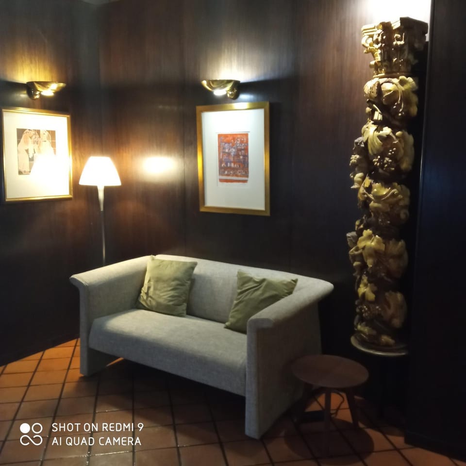 Lobby or reception, Lobby or reception