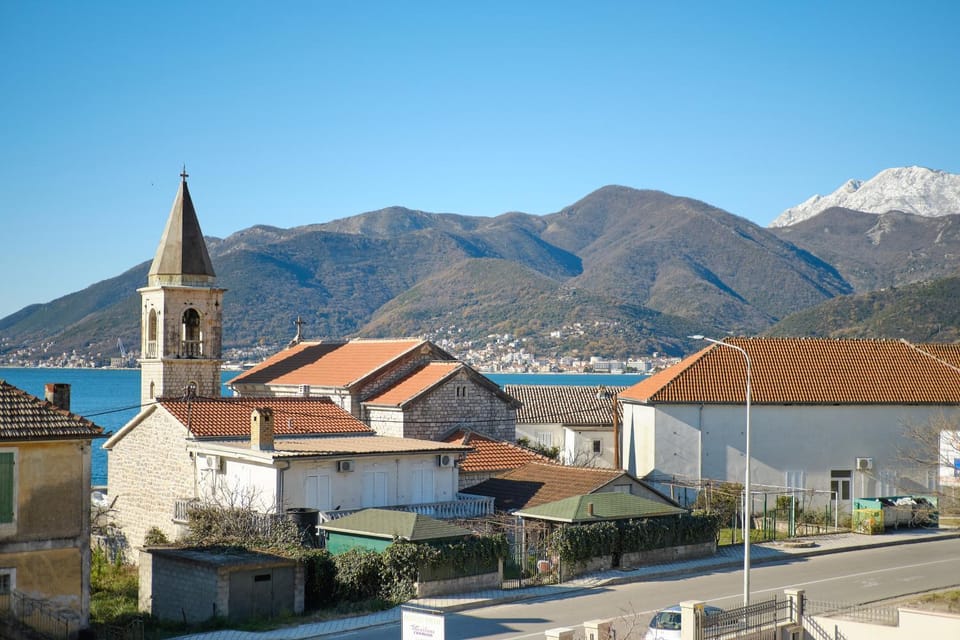 Nearby landmark, Neighbourhood, Natural landscape, City view, Mountain view, Sea view