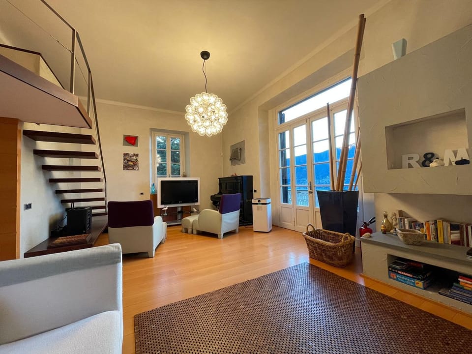 Living room, Lake view