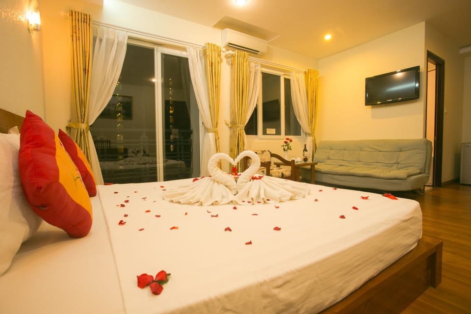 Bed, TV and multimedia, Photo of the whole room