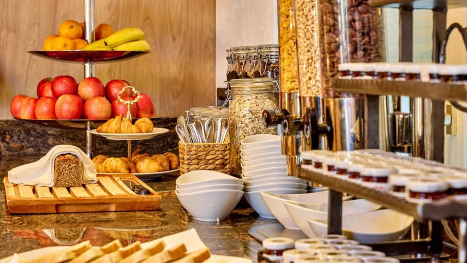 Breakfast, Continental breakfast, Buffet breakfast