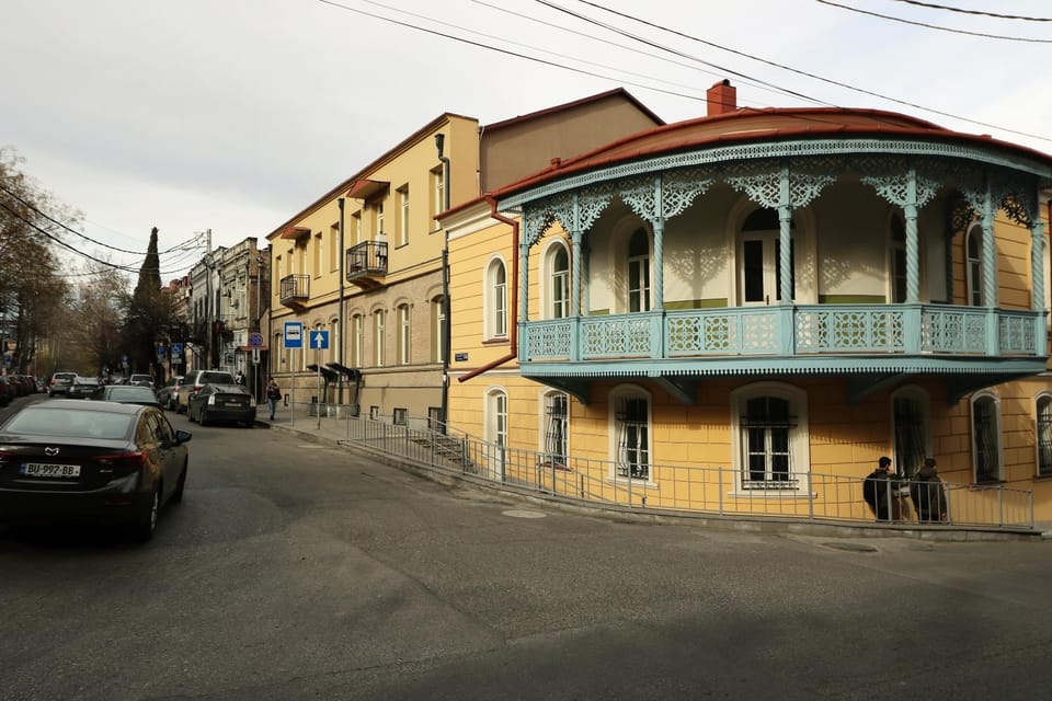 Property building, Nearby landmark, Neighbourhood
