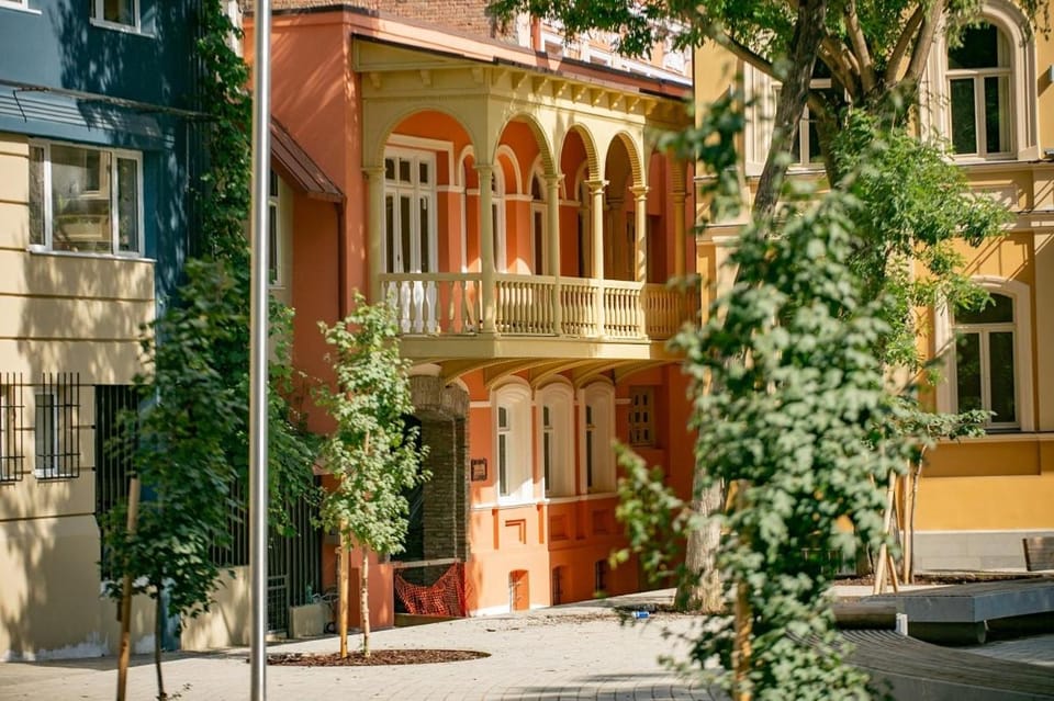 DADIANI LUX, Old Tbilisi Apartment in Tbilisi, Georgia