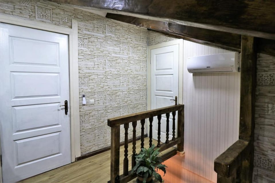 Free Tour & Luxury 5-Room House in the Heart of Old Tbilisi Apartment in Tbilisi, Georgia