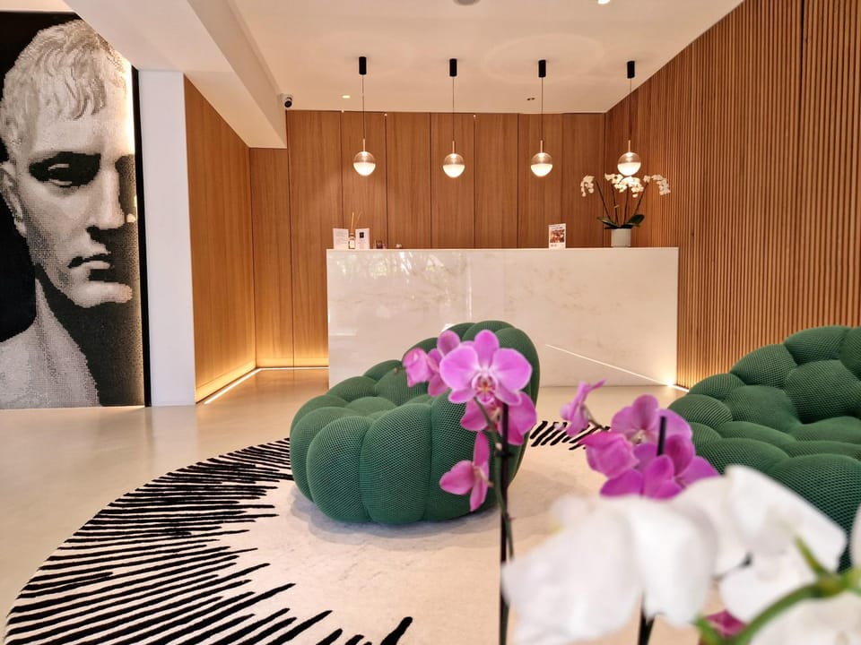 Lobby or reception, Decorative detail, Seating area