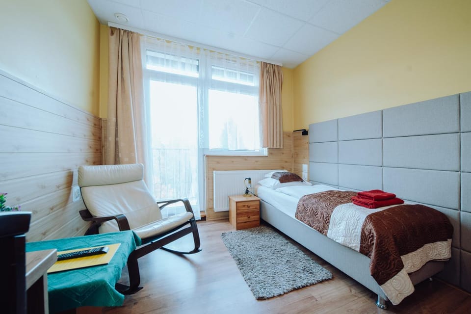 Bed, Living room, Photo of the whole room, Seating area, Bedroom, towels