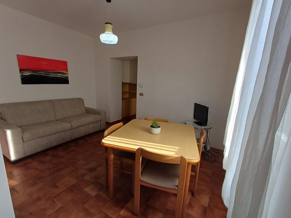 TV and multimedia, Living room, Dining area