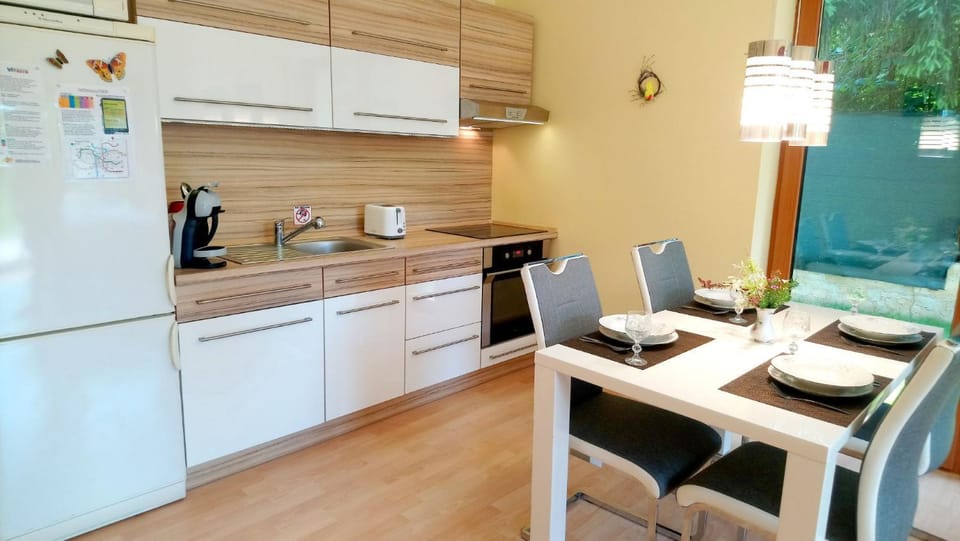 Kitchen or kitchenette, Dining area, Food