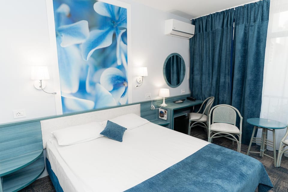 Bed, Photo of the whole room