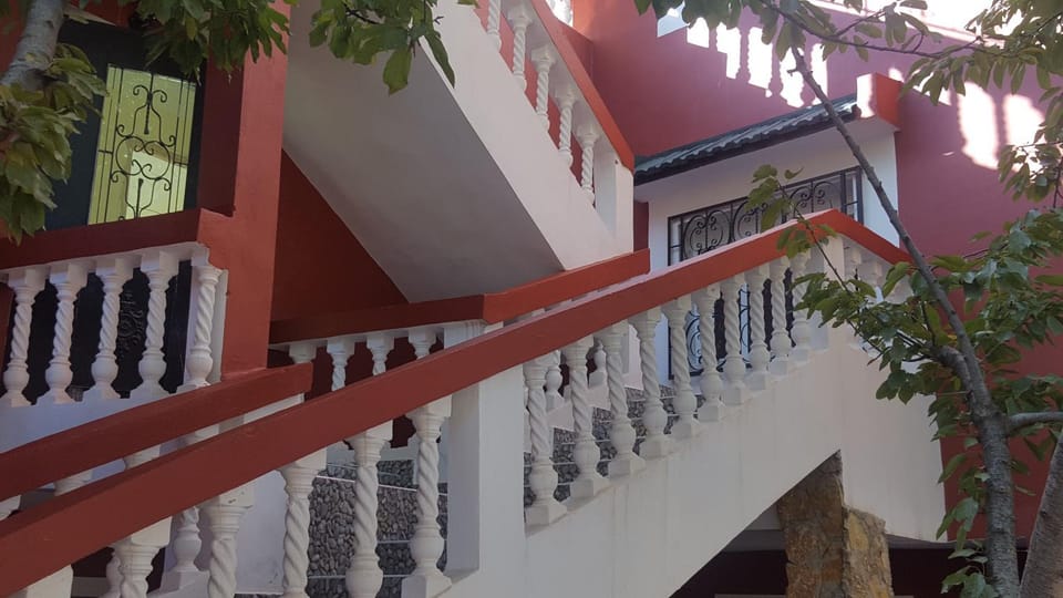 Restaurant/places to eat, Balcony/Terrace