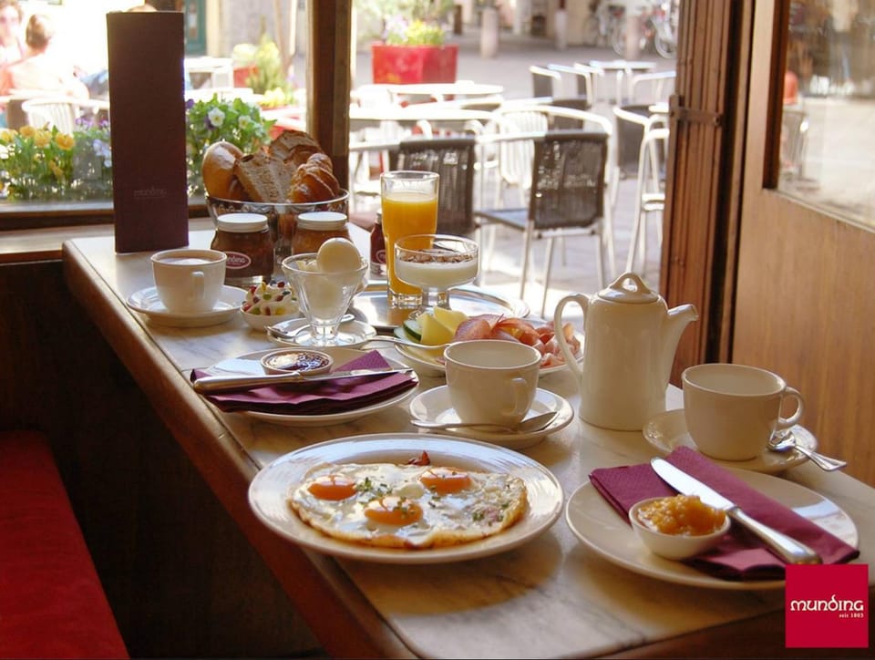 Restaurant/places to eat, Food and drinks, Food and drinks, Breakfast