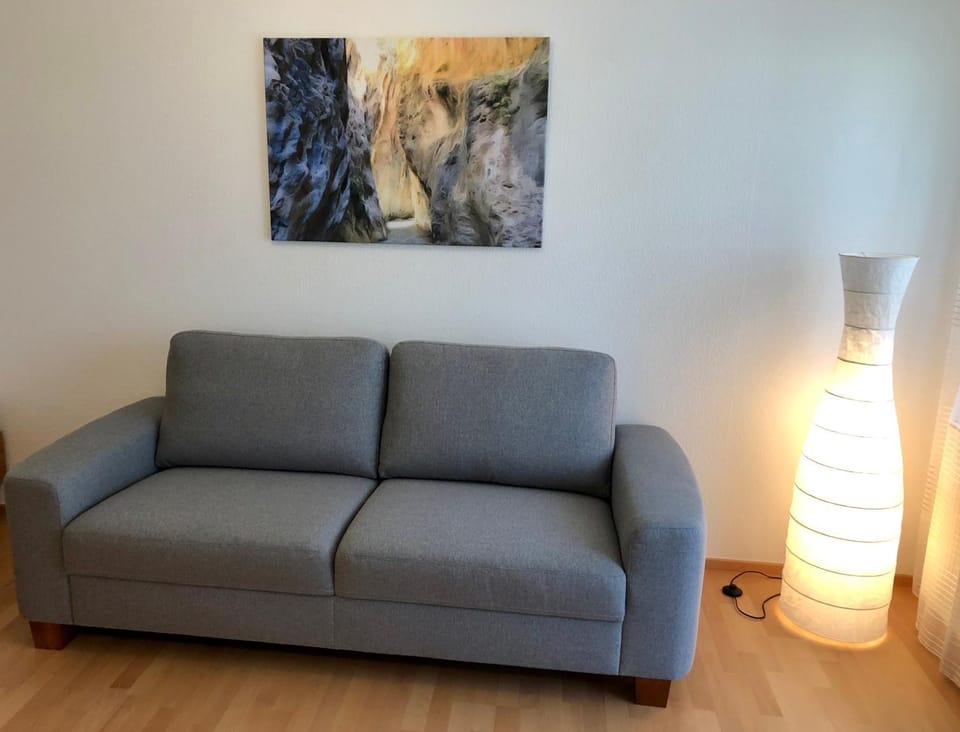 Photo of the whole room, Decorative detail