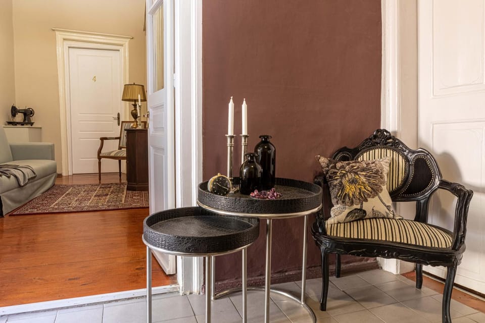 Decorative detail, Internal: Not applicable to any particular room